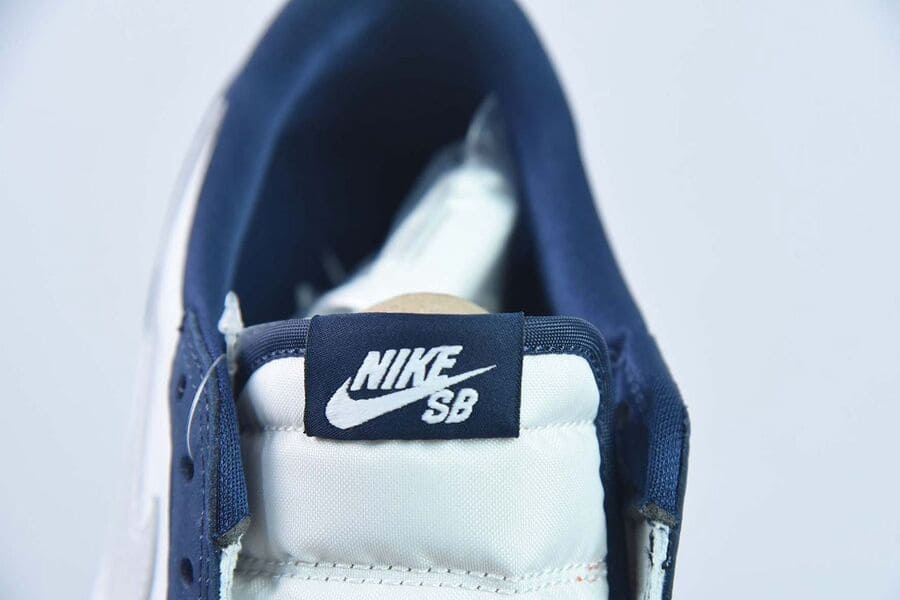 Air Jordan 1 Low SB Midnight Navy